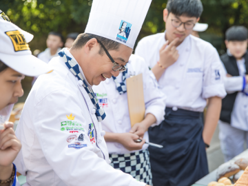 老师学员亲密互动