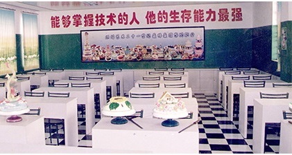 学校揭牌成立