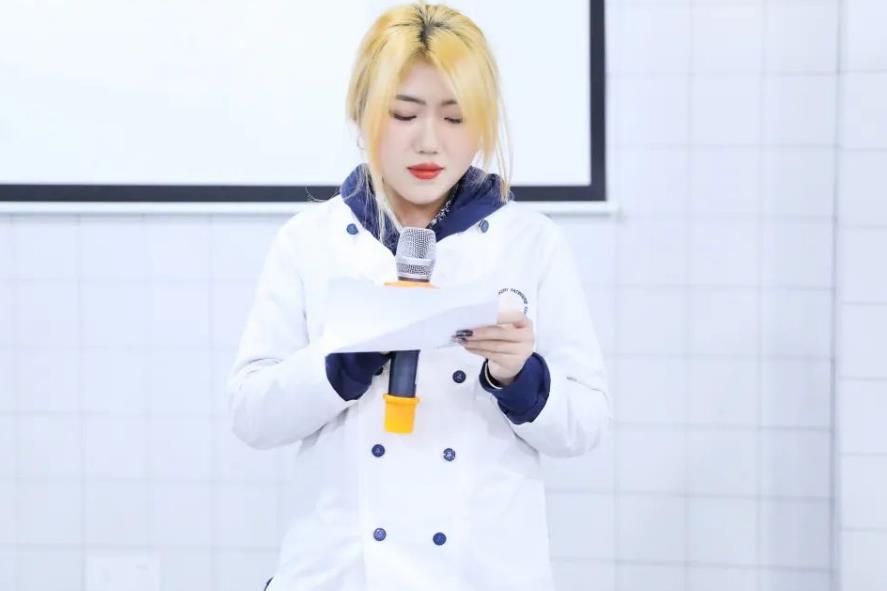 实习生李莹